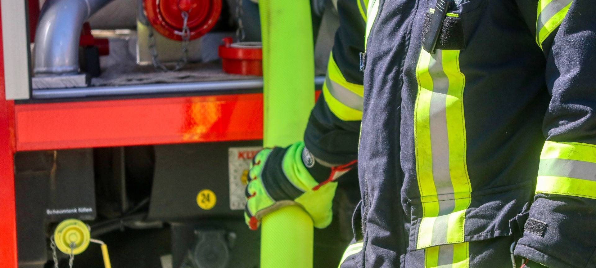 Äste und Laub brennen in Mechernich