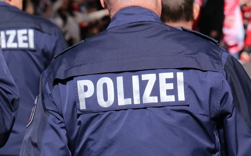 Jugendliche sollen Benzin in Grundschule verteilt haben