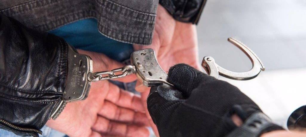 Festnahme: Mann mit Nagelpistole verletzt