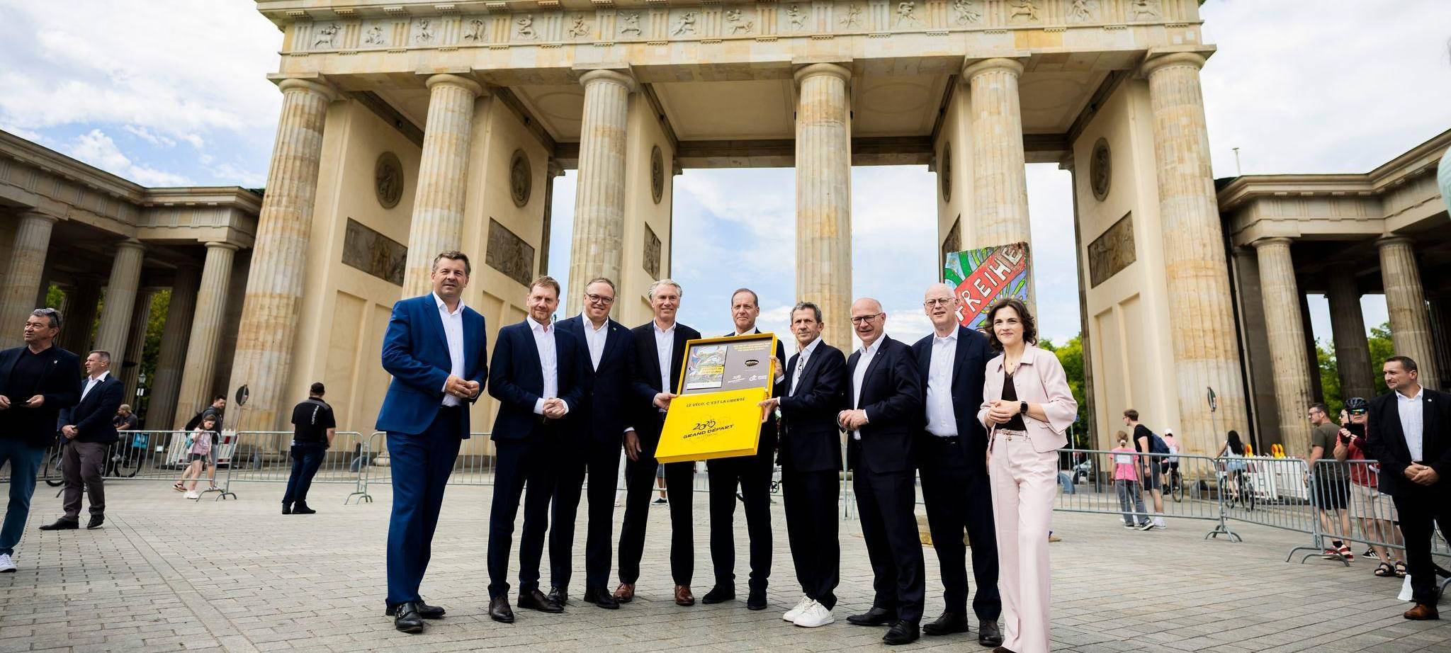 Übergabe Bewerbung um Start der Tour de France 2029